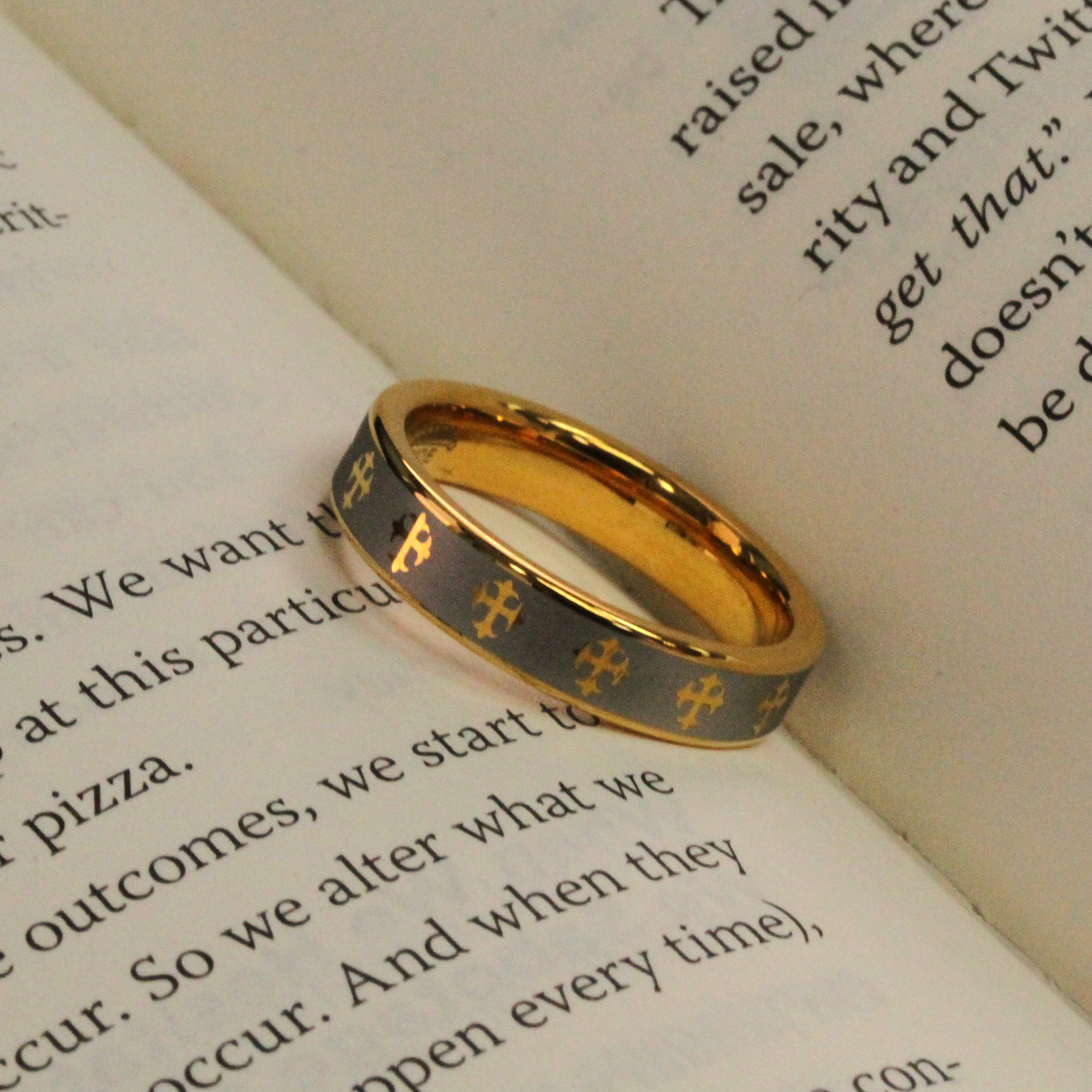 5MM Comfort Fit Tungsten Carbide Wedding Band Gold Tone Celtic Cross Ring